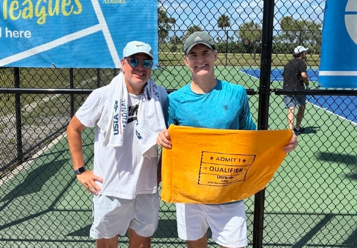 Los jugadores compiten por los boletos dorados en la clasificatoria regional NTRP de Cocoa Beach.